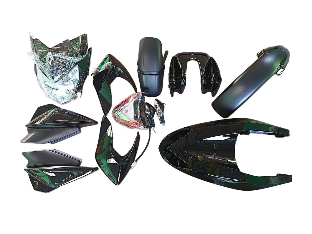 KIT PLASTICO PULSAR135 NEGRO